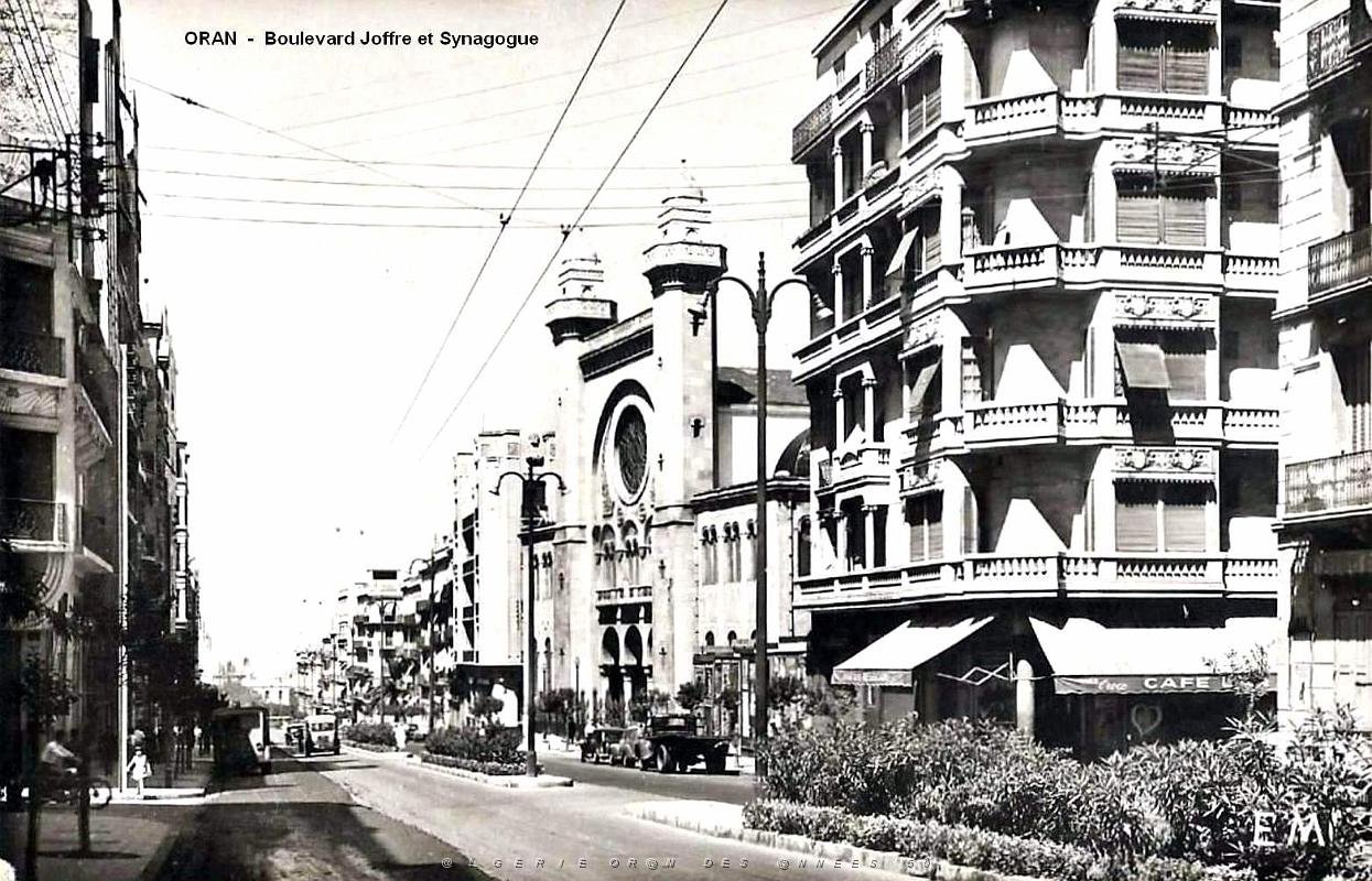 Oran - Bd Joffre ( ex- National ) et Synagogue.jpg